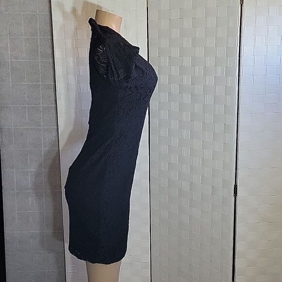 BRAND NEW STELLA &JULIE 3/4 SLEEVE LACE DESIGN V-NECK SHORT DRESS - Picture 6 of 12